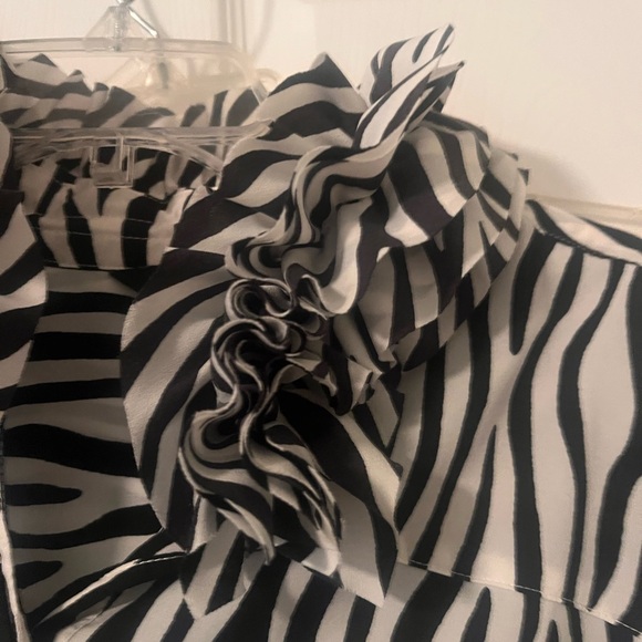 Chic Zebra Print Ruffled Collar shirt - Picture 2 of 5